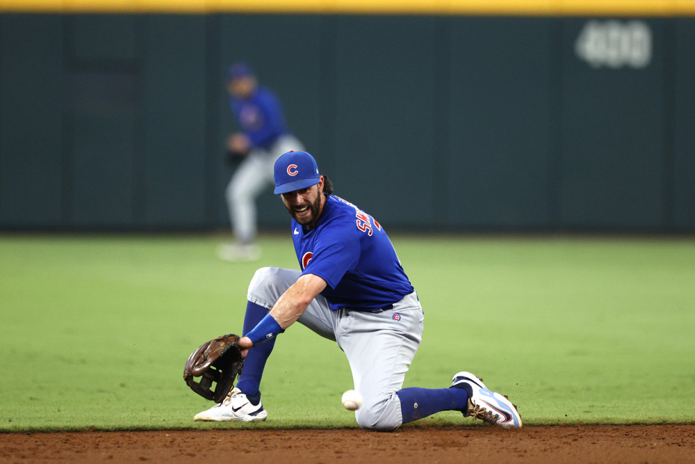 Dansby Swanson backhanding a ground ball