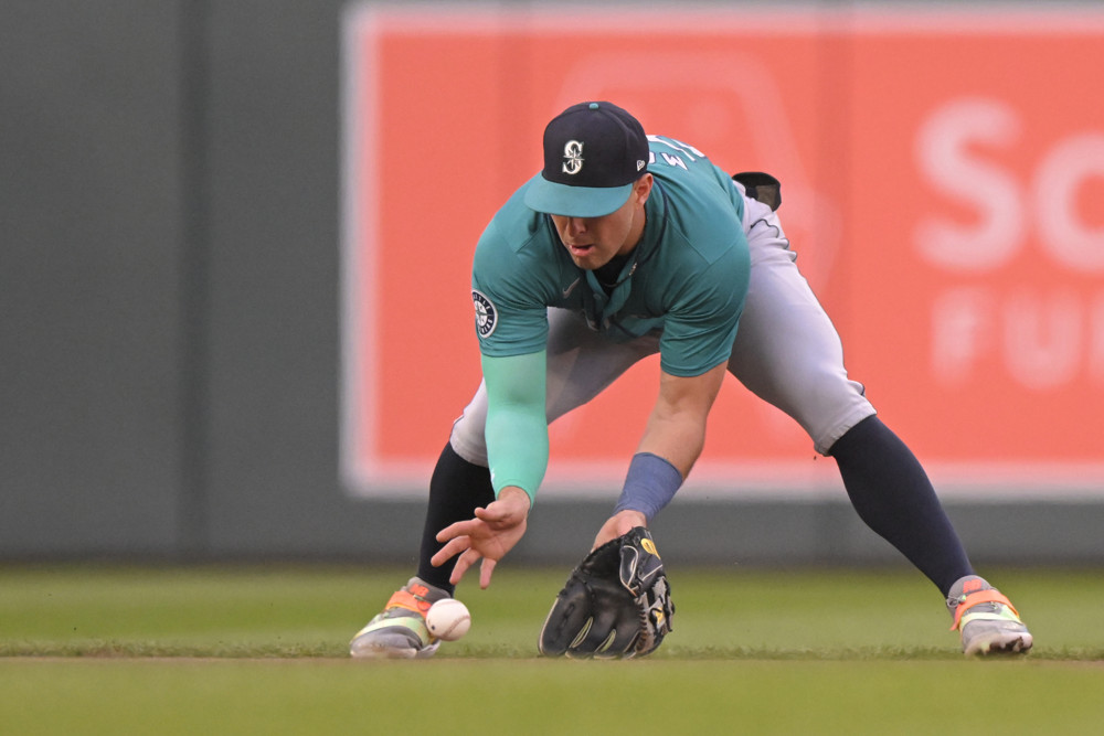 Dylan Moore fields a ground ball for the Mariners. He appears to be right in front of the ball. The Mariners have been very good at defensive positioning players like Moore this season.