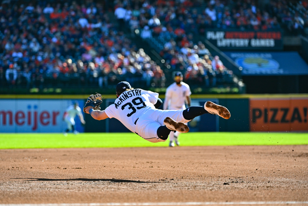 Jalen Duren, wearing a blue Pistons jersey with red No. 8, dunks with his right hand.