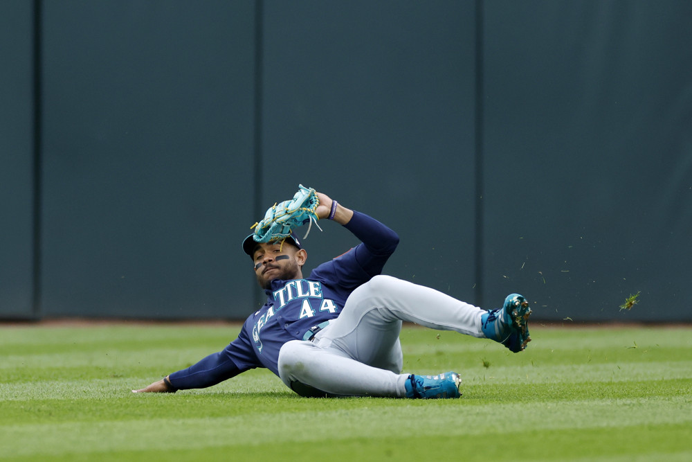 Jalen Duren, wearing a blue Pistons jersey with red No. 8, dunks with his right hand.