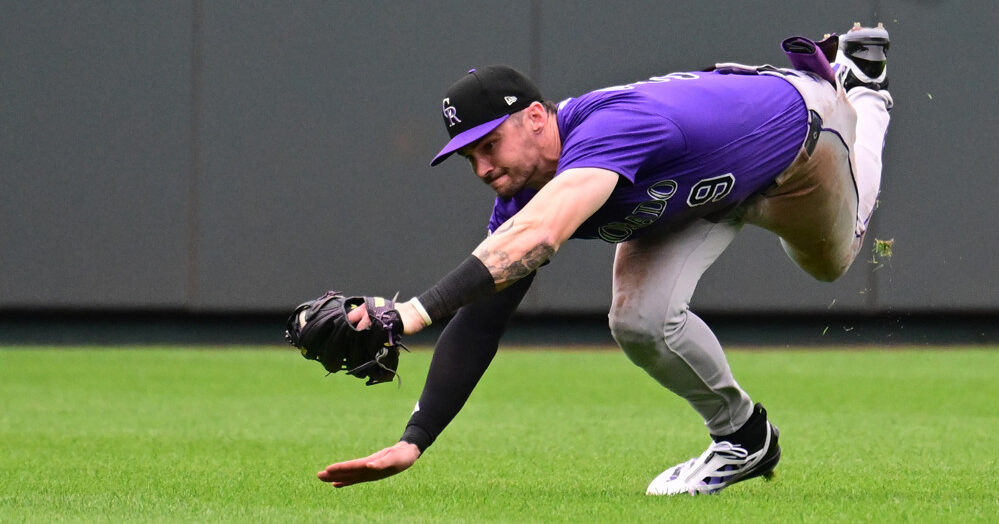 Jalen Duren, wearing a blue Pistons jersey with red No. 8, dunks with his right hand.